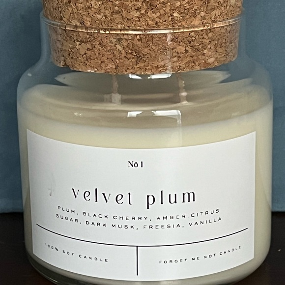 Velvet Plum Scented Candle with Cork Lid - Picture 1 of 2